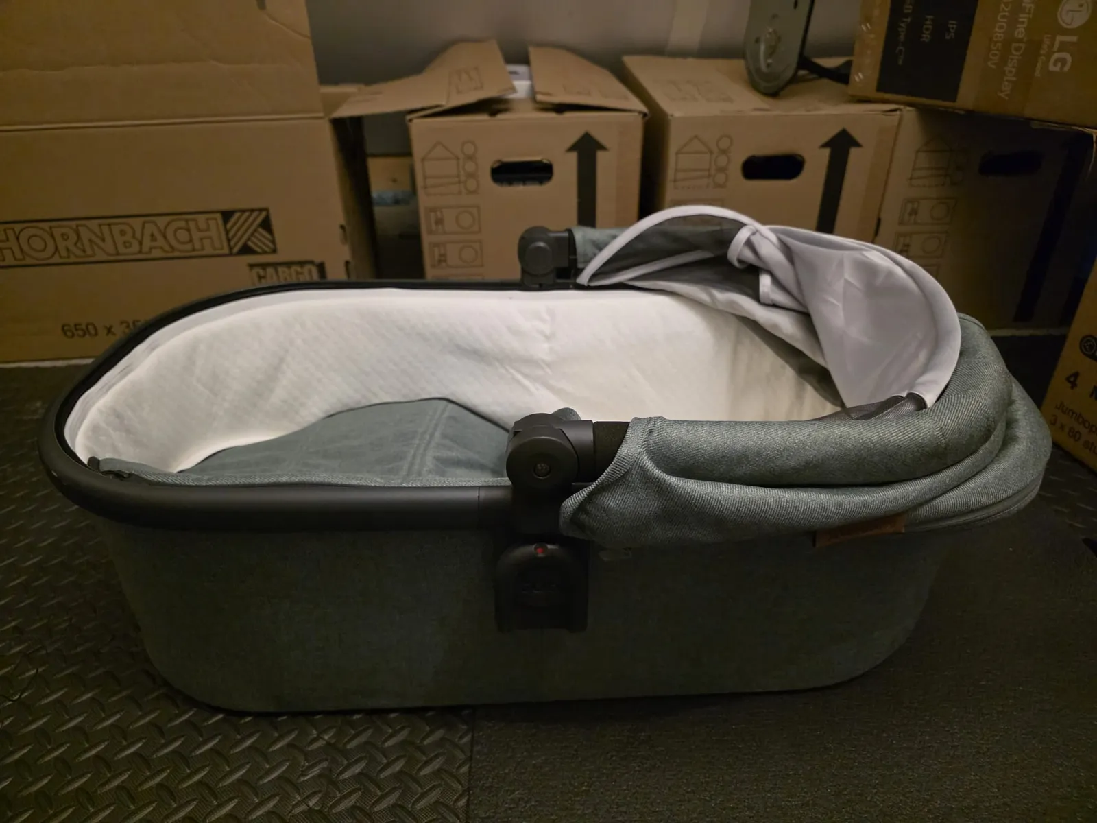 UPPAbaby VISTA V2 Reiswieg Groen - Veilig Bedje voor Pasgeborenen, Goedgekeurd voor Overnachten, Gebruikt 6 Maanden