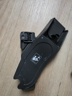 UPPAbaby VISTA autostoel-adapters onderaan met clip - compatibel reissysteem, gebruikt ~1 jaar 2
