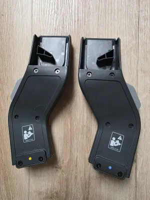 UPPAbaby VISTA/CRUZ autostoel-adapters - goede staat, gebruikt ~1 jaar, compatibel reissysteem 2
