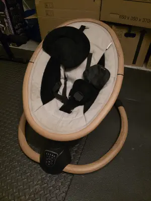 Qute Elektronische Baby-Wip - Automatisch Schommelen Van Zij Naar Zij, Bedieningspaneel, Gebruikt 6 Maanden 4