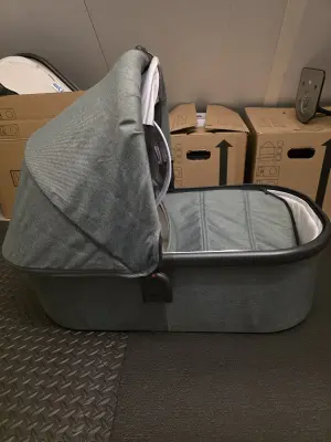 UPPAbaby VISTA V2 Bassinet Groen - Comfortabele reiswieg voor pasgeborenen, geventileerde matras 5