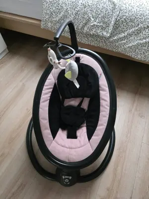 Qute Baby Wip met Bedieningspaneel - Automatisch Schommelen, Geluiden & Timer, Zeer Goede Staat 3