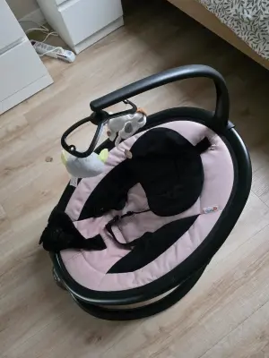 Qute Baby Wip met Bedieningspaneel - Automatisch Schommelen, Geluiden & Timer, Zeer Goede Staat 1