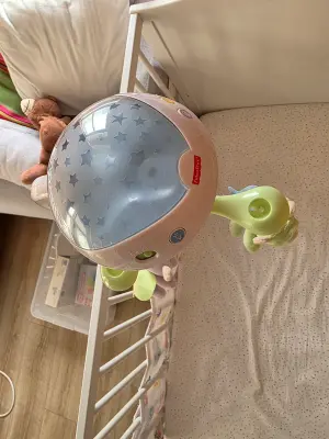 Fisher-Price mobiel voor wieg met sterrenprojector – muziek, lichtjes en zachte dieren 2