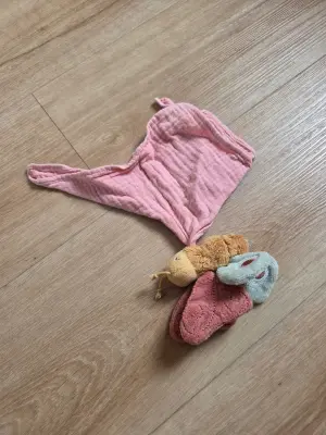 Zachte babyspeelgoedset (6+ maanden) – Pluche sensorisch speelgoed & bijtspeeltjesbundel 6