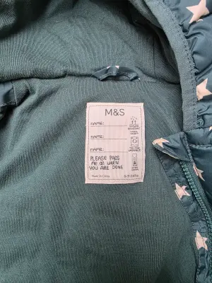M&S Baby Puffer Jacket 6–9 maanden Teal Star Print Hooded – Nooit gebruikt 2