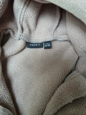 Name It Baby Fleece Overall 2–6 maanden (62/68) Taupe met capuchon – Nooit gebruikt 2