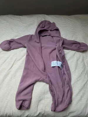 Name It Baby Fleece Overall 2–6 maanden (62/68) Paars met capuchon – Nooit gebruikt