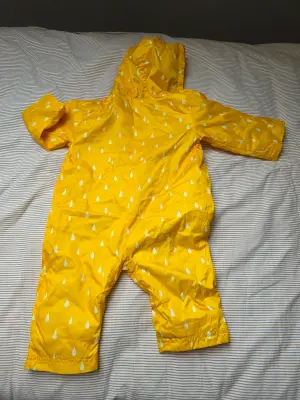 M&S Baby regenpakje 6–9 maanden Geel Raindrop Duck Hood – Nooit gebruikt 3