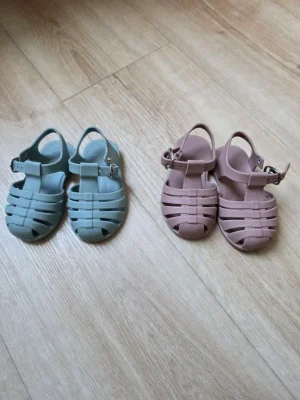 2x Liewood babysandalen maat 20 (groen + roze) jelly shoes – nooit gedragen