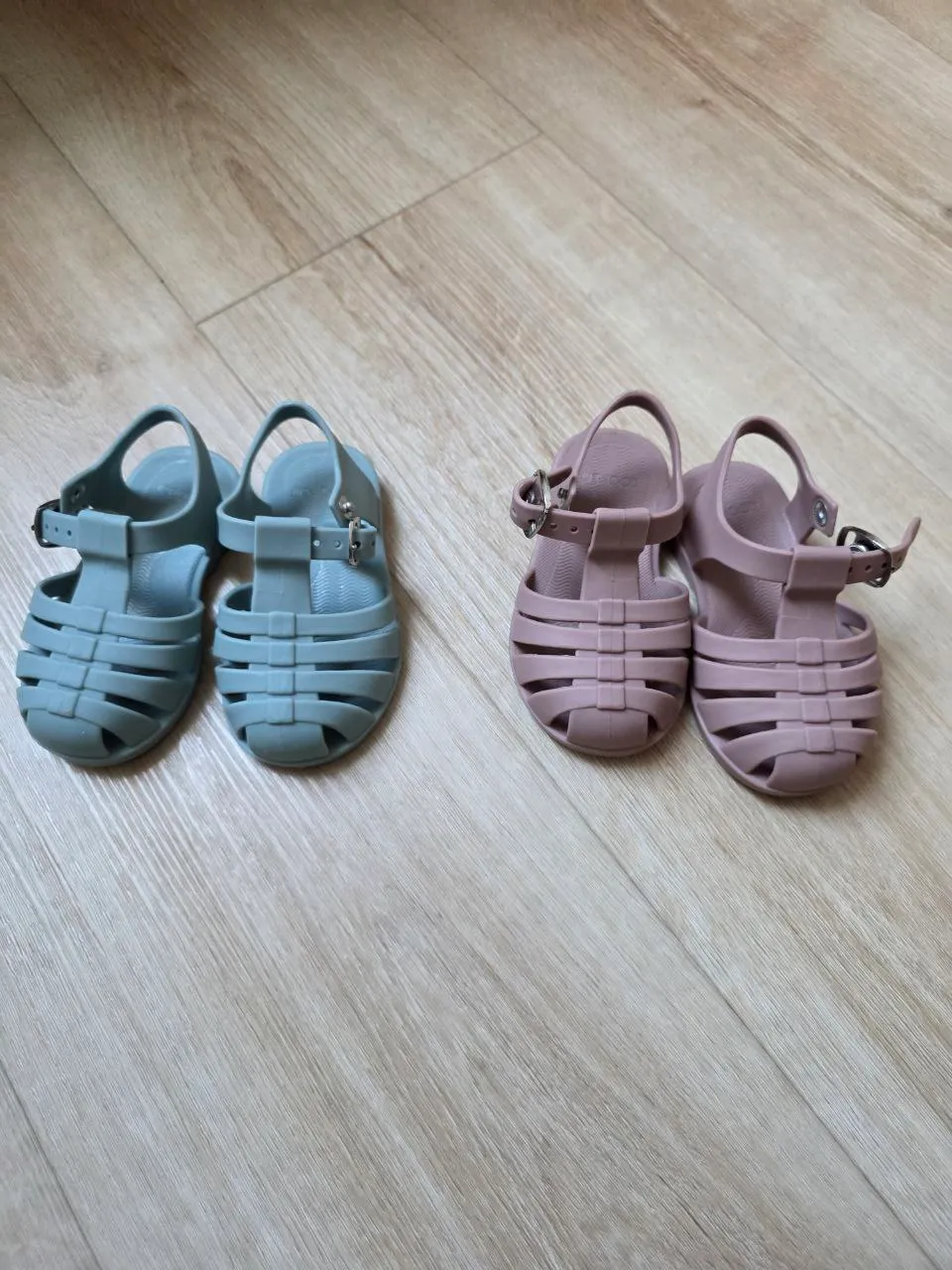 2x Liewood babysandalen maat 20 (groen + roze) jelly shoes – nooit gedragen
