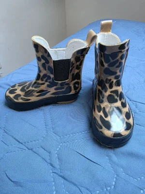 Baby Shoes Bundle (Size 20–21.5) – Vans + Boots Set (4 Pairs) 4