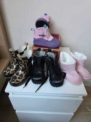 Set babyschoenen (maat 20–21,5) – Set met Vans en laarsjes (4 paar) 4