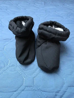 Baby Winter Set – Booties + New Gloves (Size 20 & 22–24, 9–24 Months) 3