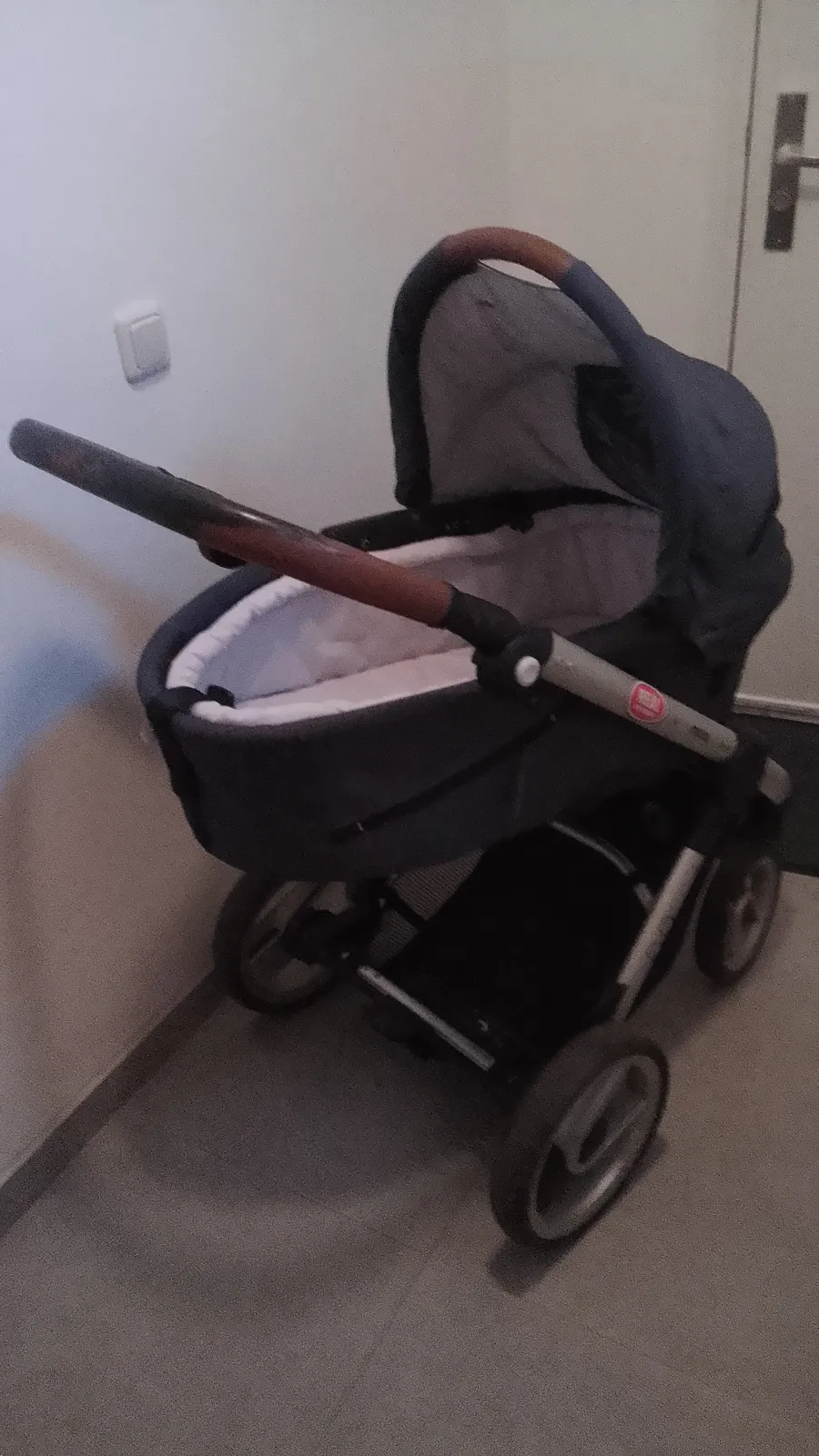 MUTSY KINDERWAGEN TE KOOP MOET NU WEG