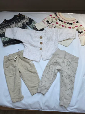 Winterpakket voor baby's – 3 truien + 2 broeken, maat 74, unisex 1