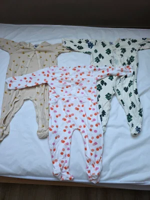 Baby Pajama Bundle – 4 Pyjama Sets + 3 Footed Sleepsuits, Sizes 74/76 4