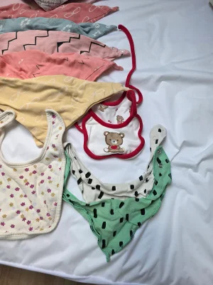 Set met slabbetjes – 19 stuks, voor pasgeborenen/one size, verschillende modellen 4